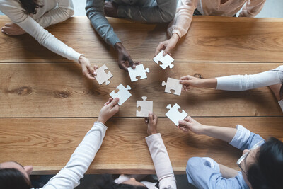Team_Kreativ_Puzzle_Zusammenarbeit